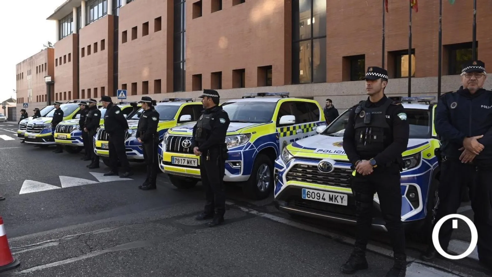 Vehículos patrulla y agentes de Policía Local en Andalucía
