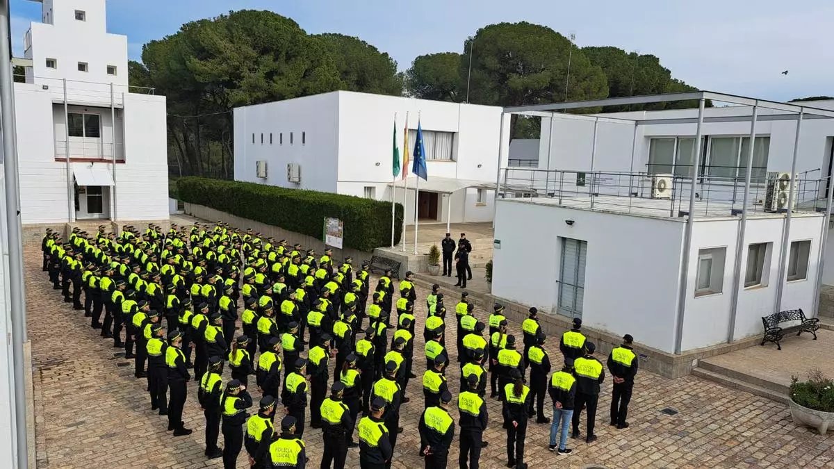 Formación de alumnos en el patio del IESPA, Instituto de Emergencias y Seguridad Pública de Andalucía