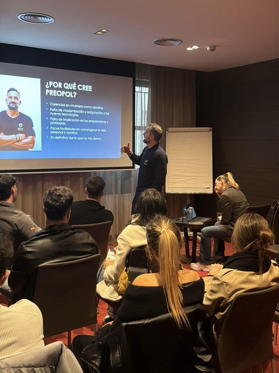Iván Felipe en una charla de Preopol titulada ¿Por qué cree Preopol?